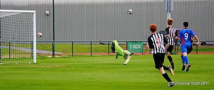 Inverness go 1-0 up Inverness go 1-0 up