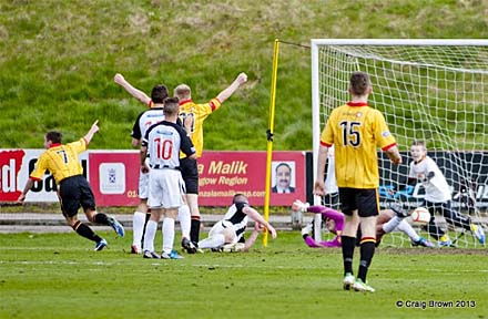 Steve Lawless scores Thistle`s third Steve Lawless scores Thistle`s third