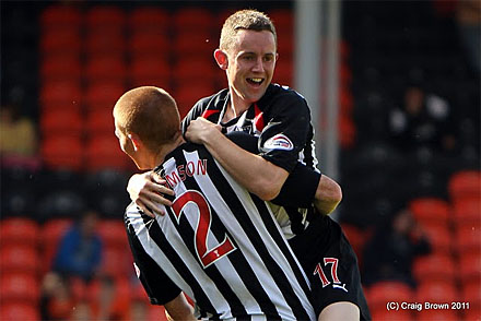 Paul Burns celebrates first Dunfermline goal Paul Burns celebrates first Dunfermline goal