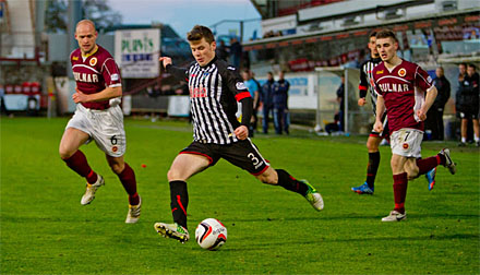 Alex Whittle crosses Alex Whittle crosses