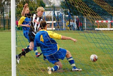 Blair Henderson's second goal in sixth minute Blair Henderson's second goal in sixth minute