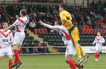 Steven Bell heads in but disallowed Steven Bell heads in but disallowed