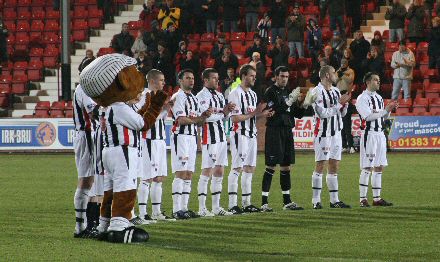 Players show respect for George Miller Players show respect for George Miller