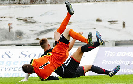 Ryan Scully and Kerr Young collide Ryan Scully and Kerr Young collide