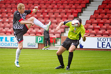 Andy Geggan scoring the Pars equaliser Andy Geggan scoring the Pars equaliser