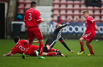 Ryan Thomson is crunched by Craig Molloy Ryan Thomson is crunched by Craig Molloy