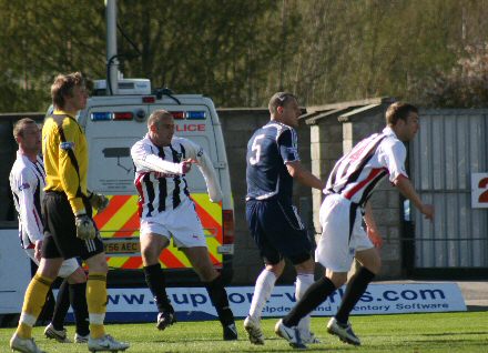 Graham Bayne makes it 3-1 Graham Bayne makes it 3-1