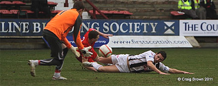 Martyn Corrigan takes down Steven McDougall Martyn Corrigan takes down Steven McDougall
