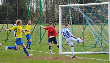 Kilmarnock survive goal line decision Kilmarnock survive goal line decision