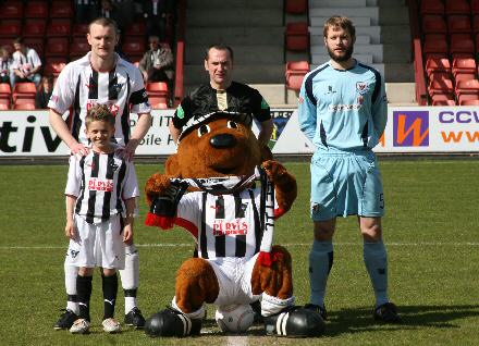 Mascot pre St Johnstone match 11.04.09 Mascot pre St Johnstone match 11.04.09