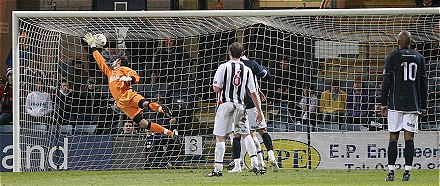 Goal: 03/01/09 Dundee 1 Dunfermline 0 Goal: 03/01/09 Dundee 1 Dunfermline 0