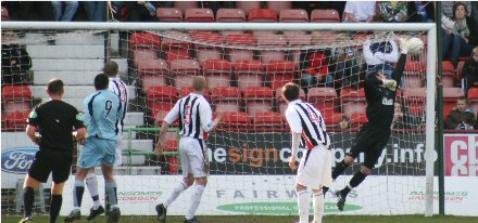 Gary Irvine nets St Johnstones second Gary Irvine nets St Johnstones second