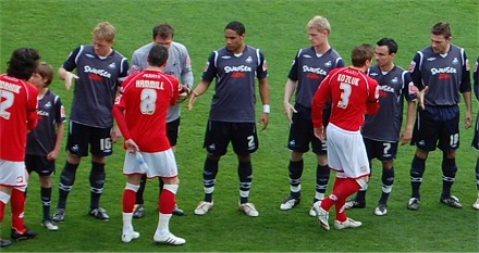 Dorus de Vries and Adam Hammill shake pre match Dorus de Vries and Adam Hammill shake pre match