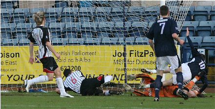 Colin McMenamin scores v Dunfermline Colin McMenamin scores v Dunfermline