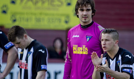 Josh forms guard of honour at Firhill