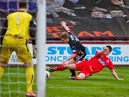 Allan Smith is taken down by Steven Jackson Allan Smith is taken down by Steven Jackson