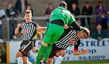 Darren Hill hurts Shaun Byrne Darren Hill hurts Shaun Byrne