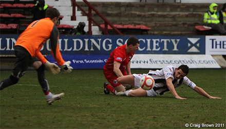 Steven McDougall taken down for penalty Steven McDougall taken down for penalty