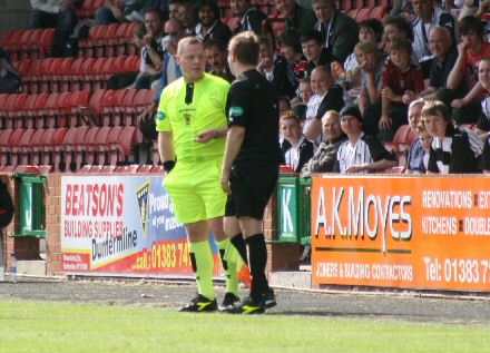 Controversy as Moore and Braidwood confer Controversy as Moore and Braidwood confer