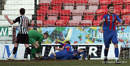 Nick Ross celebrates scoring Inverness` equaliser Nick Ross celebrates scoring Inverness` equaliser
