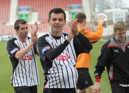 Steven Bell with the match ball bump Steven Bell with the match ball bump