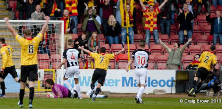 Jordan McMillan scores for Thistle Jordan McMillan scores for Thistle