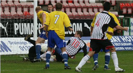 Andy Kirk comes close v Morton Andy Kirk comes close v Morton