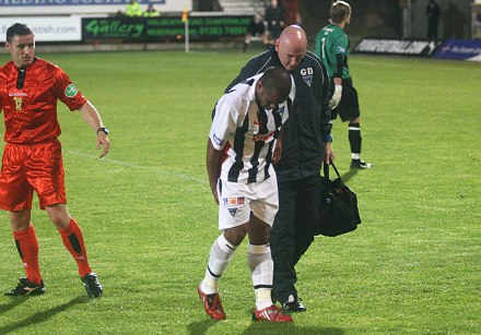 Kevin Harper limps off 26/08/08 Kevin Harper limps off 26/08/08