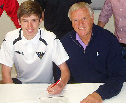 Ryan Williamson signs up Ryan Williamson signs up