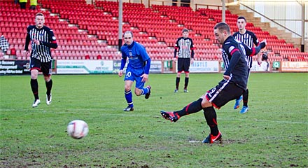 Ryan Wallace penalty attempt Ryan Wallace penalty attempt