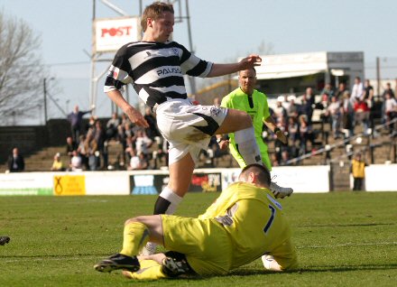 Chris Smith stops Tam McManus Chris Smith stops Tam McManus