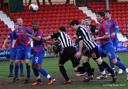 L???iam Buchanan misses a late header in Clydesdale Bank SPL game between Dunfermlin???e Athletic and Inverness CT at East End Park L???iam Buchanan misses a late header in Clydesdale Bank SPL game between Dunfermlin???e Athletic and Inverness CT at East End Park