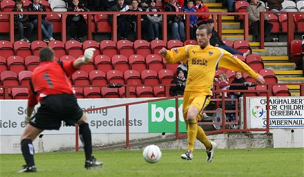 Andy Kirk about to score Andy Kirk about to score