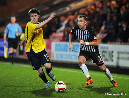 Pars Danny Grainger tries to get past Christophe?r Scott (c) David Wardle