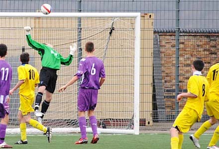 Morton equaliser (no.11 chips the keeper) Morton equaliser (no.11 chips the keeper)