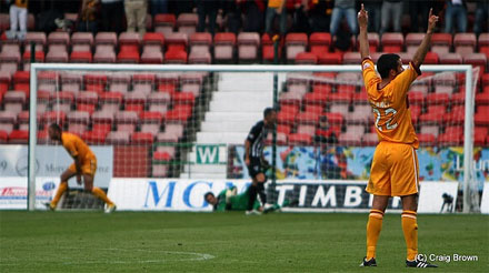 Motherwell`s Michael Higdon makes it 4-2 Motherwell`s Michael Higdon makes it 4-2