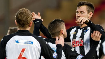 Andy Barrowman scores Andy Barrowman scores
