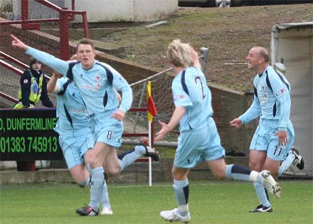 MARTIN HARDIE SCORES FOR ST JOHNSTONE MARTIN HARDIE SCORES FOR ST JOHNSTONE