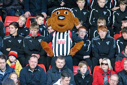 Sammy celebrates arriving at East End Park