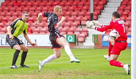 Andy Geggan scores the equaliser Andy Geggan scores the equaliser