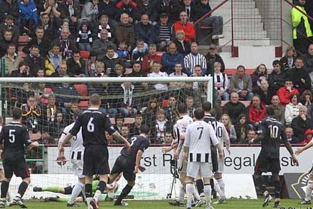 Raith Rovers score Raith Rovers score