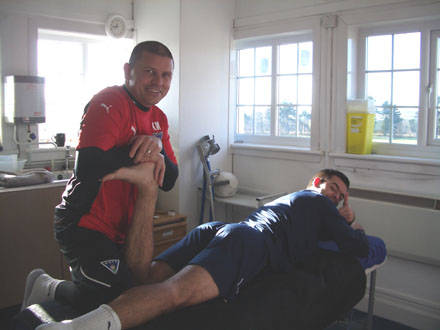 Kenny Murray working on Steven Bell Kenny Murray working on Steven Bell